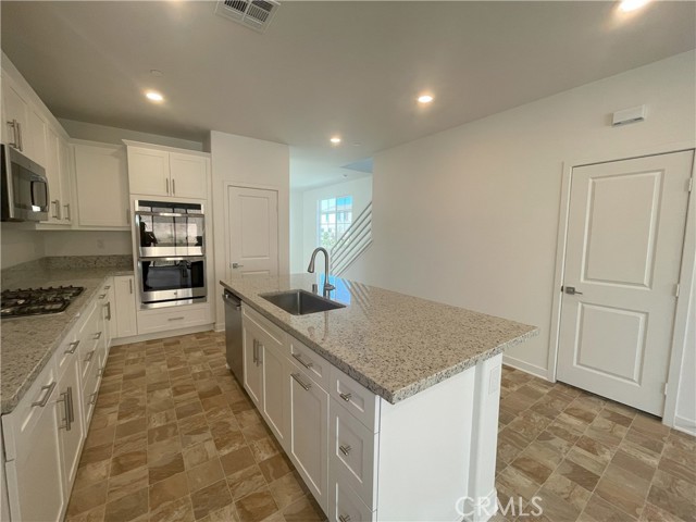 Detail Gallery Image 6 of 21 For 2591 Pheasant Way, Ontario,  CA 91761 - 4 Beds | 2/1 Baths