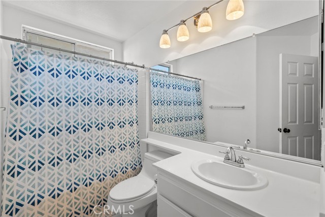 Detail Gallery Image 25 of 37 For 26515 Cresthaven Cir, Canyon Country,  CA 91351 - 3 Beds | 2 Baths