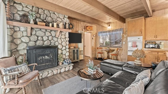 613 E Victoria Court, Lake Arrowhead, CA 92352