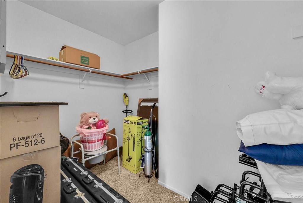 https://media.crmls.org/medias/d0b04b13-f682-460f-816f-e375adfdaf01.jpg?preset=X-Large