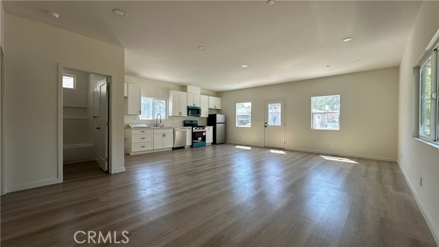 Detail Gallery Image 3 of 8 For 117 Owens, Pomona,  CA 91766 - 2 Beds | 1 Baths