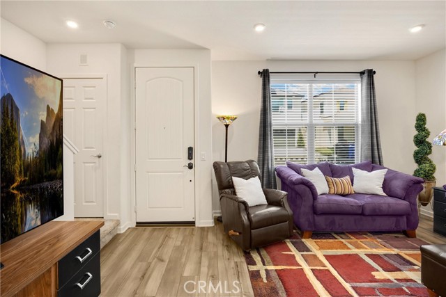 1095 W Buttercup Lane, Rialto CA: https://media.crmls.org/medias/d0b111cf-e8db-46d2-9f6e-95d2ddab6e36.jpg