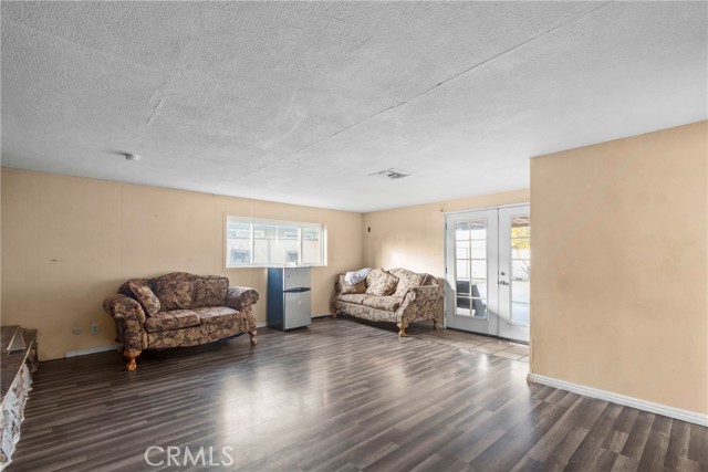 Detail Gallery Image 14 of 23 For 1320 White Ln, Bakersfield,  CA 93307 - 4 Beds | 2 Baths