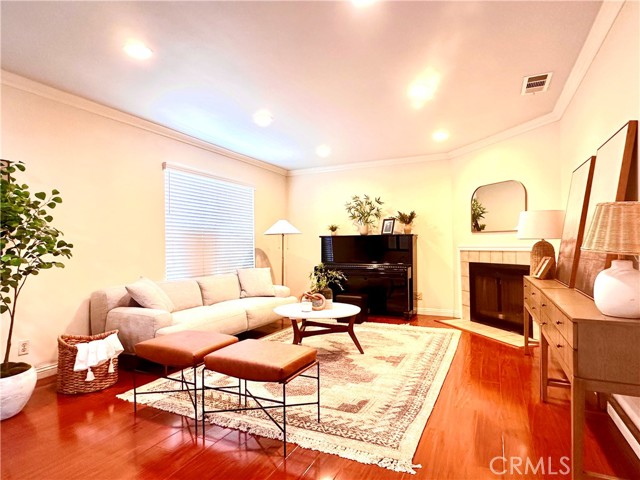 Detail Gallery Image 4 of 19 For 215 Hilliard Ave #B,  Monterey Park,  CA 91754 - 3 Beds | 3 Baths