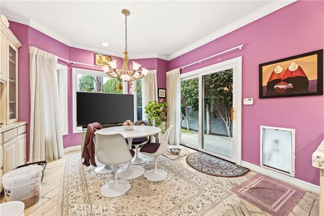 Detail Gallery Image 15 of 46 For 4960 Densmore Ave, Encino,  CA 91436 - 5 Beds | 5/2 Baths