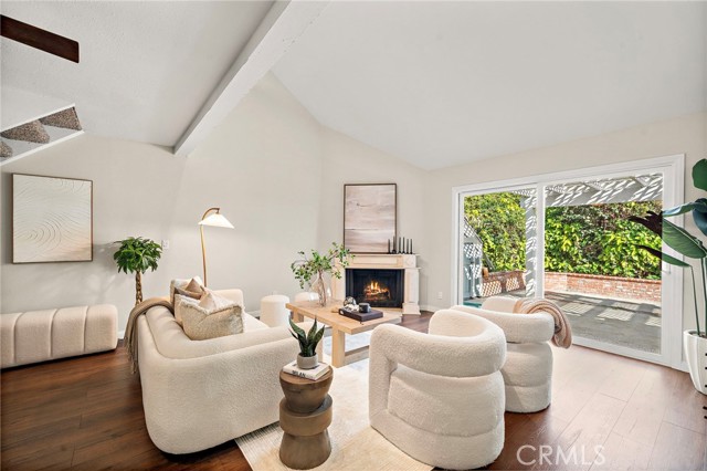 Detail Gallery Image 9 of 49 For 1025 Sea Breeze #11,  Costa Mesa,  CA 92627 - 2 Beds | 2/1 Baths