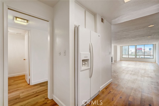 Detail Gallery Image 11 of 46 For 1900 Vine St #102,  Los Angeles,  CA 90068 - 2 Beds | 2 Baths