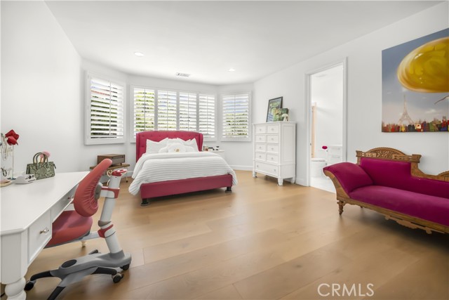 5366 Collingwood Circle, Calabasas CA: https://media.crmls.org/medias/d0b3583e-074b-478a-aabe-d0823be72e1b.jpg