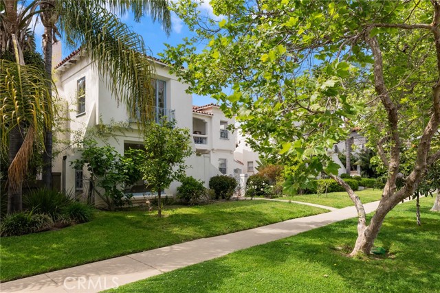 1119 S S Crescent Heights Boulevard, Los Angeles CA: https://media.crmls.org/medias/d0b36727-4e0f-4899-bc58-4cfd87b0afc6.jpg