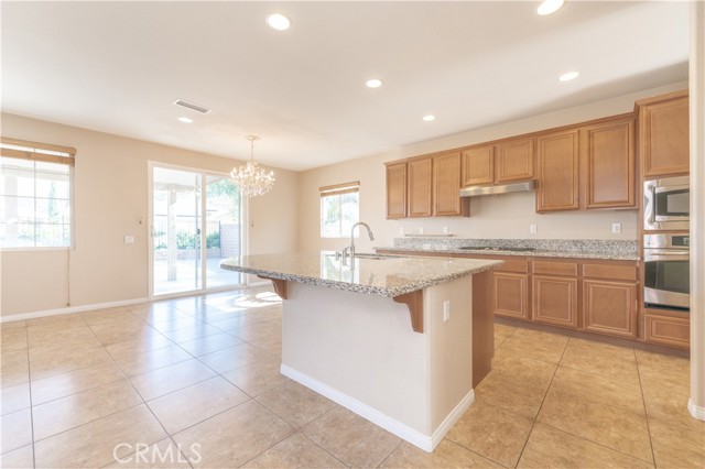 Detail Gallery Image 10 of 28 For 7571 Summer Day Dr, Corona,  CA 92883 - 4 Beds | 4/1 Baths