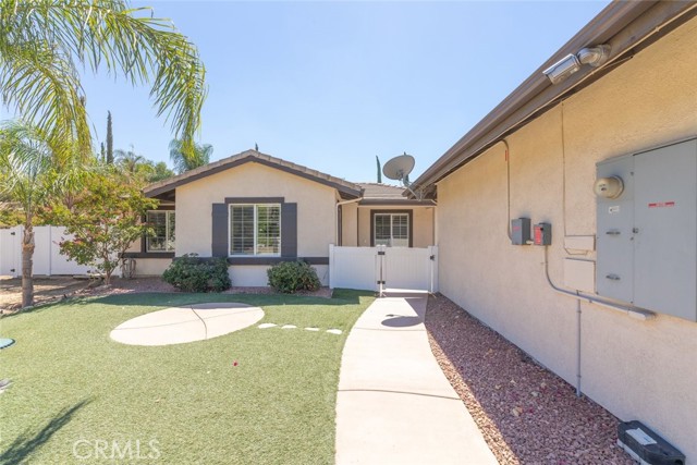 18265 Fort Lauder Lane, Perris CA: https://media.crmls.org/medias/d0b49619-8b92-4bed-b161-1598895fc99d.jpg