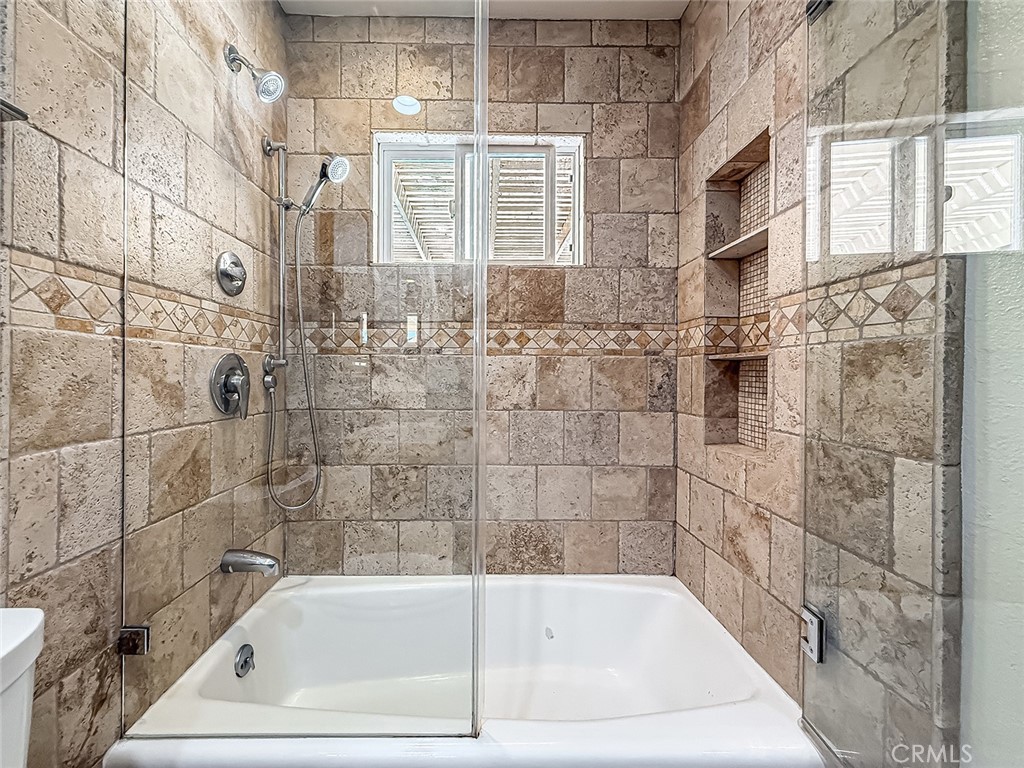 https://media.crmls.org/medias/d0b4f02a-92f2-4fd8-bd0b-354885c51720.jpg?preset=X-Large