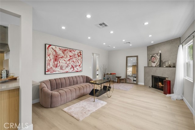 Detail Gallery Image 11 of 41 For 6820 Jellico Ave, Van Nuys,  CA 91406 - 3 Beds | 2 Baths