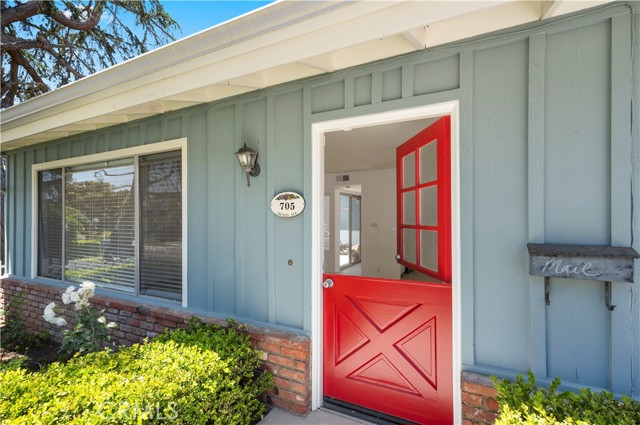 Detail Gallery Image 2 of 18 For 705 Orchid Ave, Corona Del Mar,  CA 92625 - 3 Beds | 3 Baths