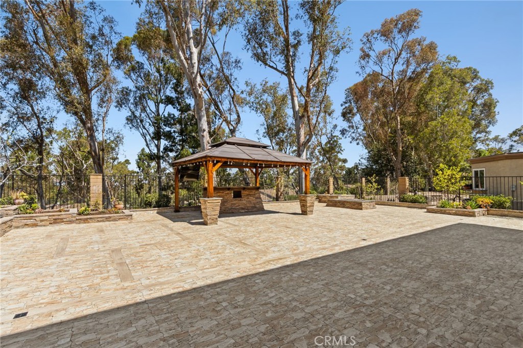 https://media.crmls.org/medias/d0b63dcd-a203-45cd-a77d-144972ca4495.jpg?preset=X-Large