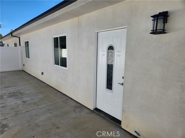 Detail Gallery Image 3 of 13 For 8002 Shirley Ave, Reseda,  CA 91335 - 3 Beds | 2/1 Baths