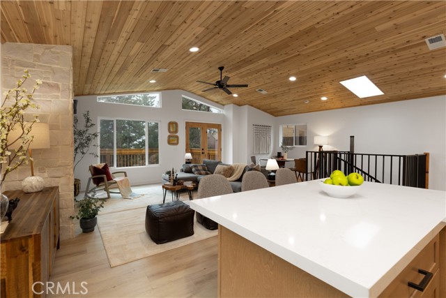 Detail Gallery Image 4 of 22 For 53045 Rockmere Dr, Idyllwild,  CA 92549 - 3 Beds | 3 Baths