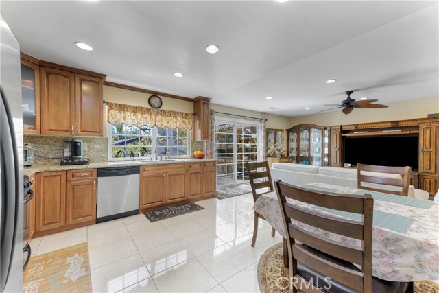 Detail Gallery Image 11 of 33 For 11728 Doral Ave, Porter Ranch,  CA 91326 - 4 Beds | 2 Baths