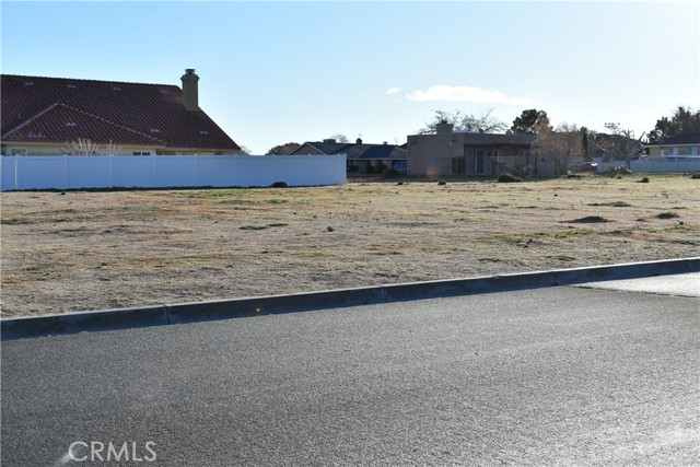 Detail Gallery Image 3 of 14 For 26555 Oar Ln, Helendale,  CA 92342 - – Beds | – Baths