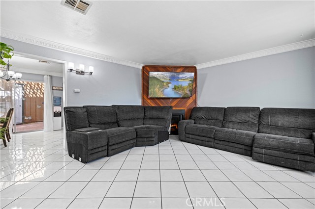 Detail Gallery Image 4 of 31 For 9158 Van Nuys Bld #8,  Panorama City,  CA 91402 - 2 Beds | 3 Baths