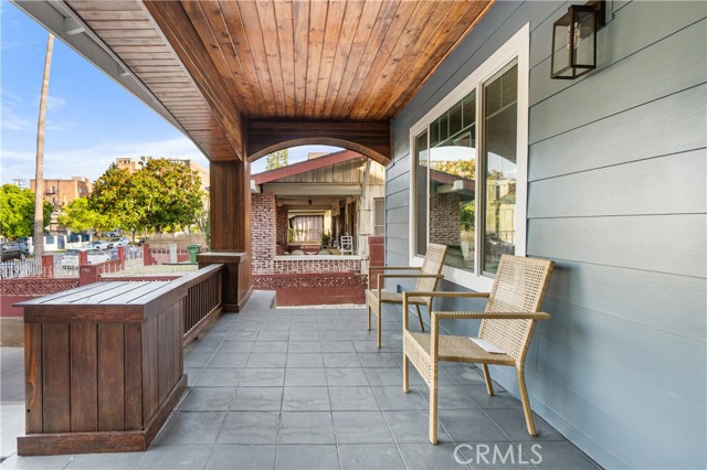 229 S Kingsley Drive, Los Angeles CA: https://media.crmls.org/medias/d0bd0009-a9b9-4b8f-9b5f-a2c6fc5cdb6f.jpg