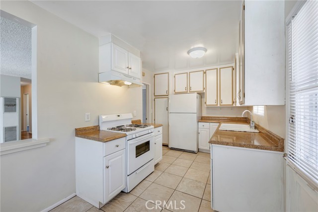 428 S Rosalinda Avenue, Azusa CA: https://media.crmls.org/medias/d0be46df-c1b9-47cd-abad-1c93f9dd3bf0.jpg