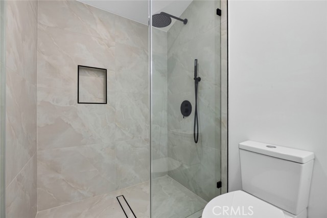 16445 Kingsbury photo 32
