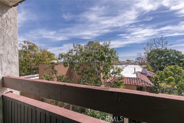 Detail Gallery Image 13 of 31 For 530 S Barrington #305,  Los Angeles,  CA 90049 - 2 Beds | 2 Baths