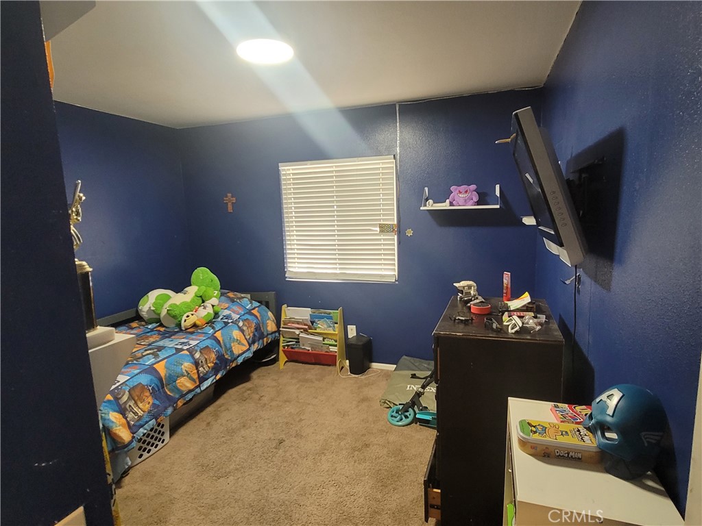 https://media.crmls.org/medias/d0bf552a-651b-4d0f-b79e-c4241875d5de.jpg?preset=X-Large