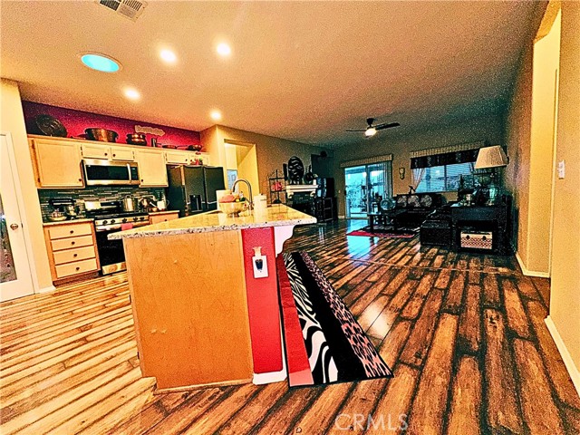 11834 Dellwood, Victorville CA: https://media.crmls.org/medias/d0bf785b-9a4c-4d83-93e1-222bda1cca4c.jpg