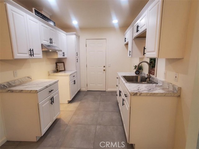 2431 12th Street, Riverside CA: https://media.crmls.org/medias/d0bf951c-6cc1-4603-88bf-1ac599e20241.jpg