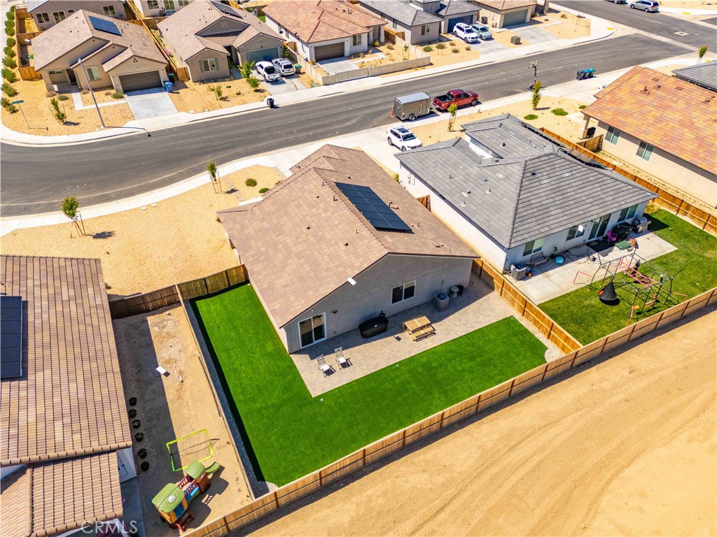 https://media.crmls.org/medias/d0c0040c-8c39-4a13-8ae8-c169600aeb41.jpg?preset=X-Large