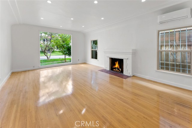 1119 S S Crescent Heights Boulevard, Los Angeles CA: https://media.crmls.org/medias/d0c071be-b18e-405b-acc5-070ba10e0202.jpg