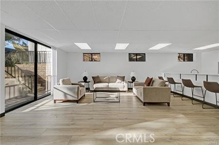 https://media.crmls.org/medias/d0c0b64b-8148-44d5-bbf4-c5df5c66f241.jpg?preset=X-Large