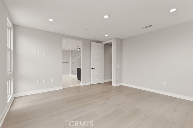 Detail Gallery Image 11 of 26 For 204 Stage, Irvine,  CA 92618 - 6 Beds | 5 Baths