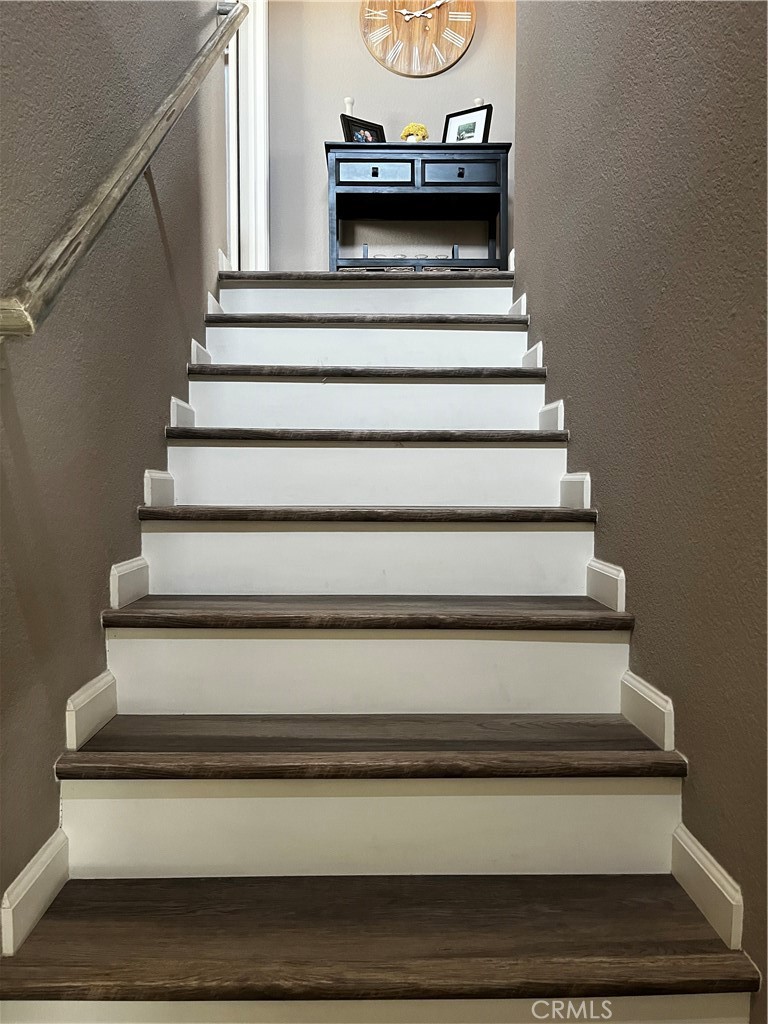 https://media.crmls.org/medias/d0c1a8c6-b38b-4b65-9db6-95724a4ea007.jpg?preset=X-Large