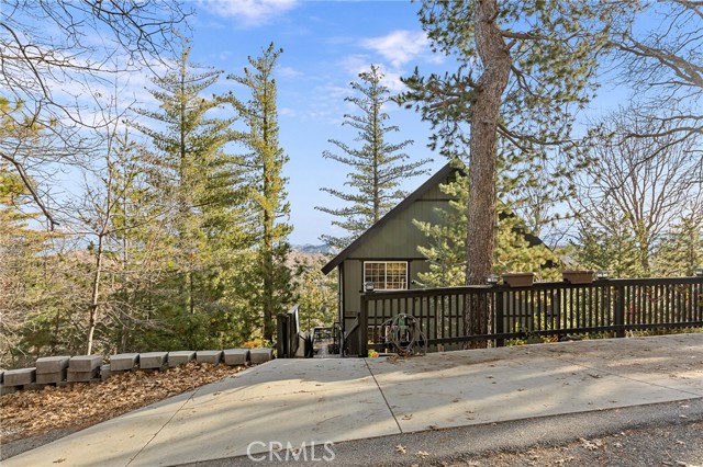 Detail Gallery Image 2 of 43 For 28264 Arbon Ln, Lake Arrowhead,  CA 92352 - 5 Beds | 2 Baths