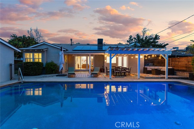 23642 Oxnard Street, Woodland Hills CA: https://media.crmls.org/medias/d0c368f4-3eb5-4a7d-acad-e877836d2d23.jpg