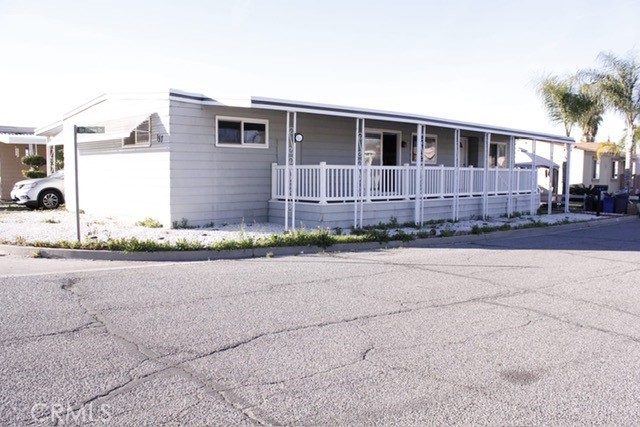 Detail Gallery Image 2 of 42 For 157 Sir Damas Dr, Riverside,  CA 92507 - 2 Beds | 2 Baths