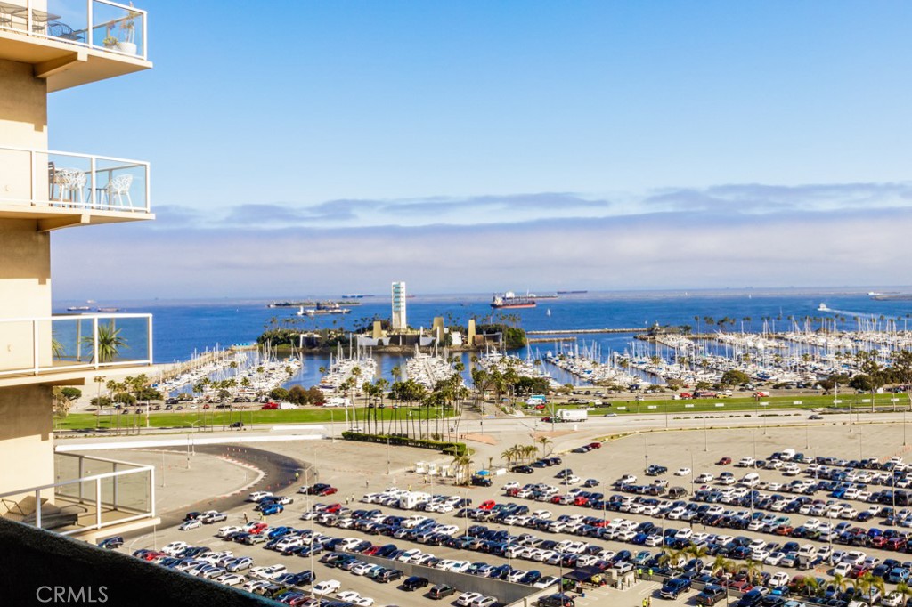 https://media.crmls.org/medias/d0c3a75d-51bb-45f0-b4c5-22d1a467aadf.jpg?preset=X-Large