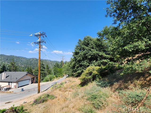 Detail Gallery Image 9 of 17 For 2344 Deep Creek Dr, Running Springs,  CA 92382 - – Beds | – Baths