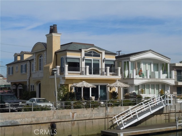 59 Rivo Alto Canal, Long Beach CA: https://media.crmls.org/medias/d0c40831-0194-4952-988b-9e9bbe29f8d0.jpg