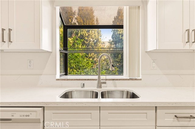 Detail Gallery Image 4 of 24 For 260 S 6th St #G,  Burbank,  CA 91501 - 2 Beds | 2 Baths