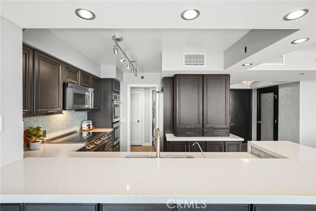 Detail Gallery Image 34 of 66 For 222 Monterey Rd #1203,  Glendale,  CA 91206 - 2 Beds | 2 Baths