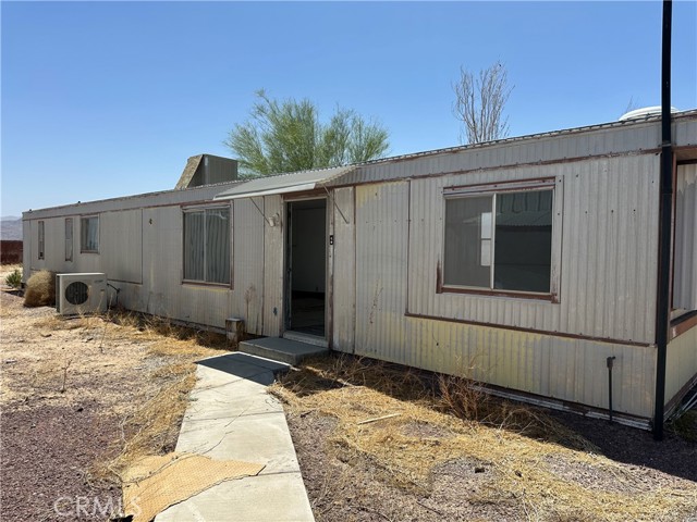 46363 Valley Center Road, Newberry Springs CA: https://media.crmls.org/medias/d0c7b99c-f699-41a3-a46f-4b988422b29d.jpg