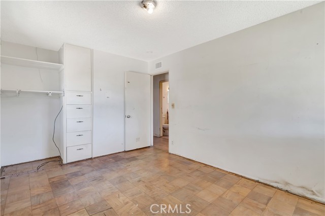 Detail Gallery Image 12 of 28 For 22942 Elkwood St, West Hills,  CA 91304 - 4 Beds | 2 Baths