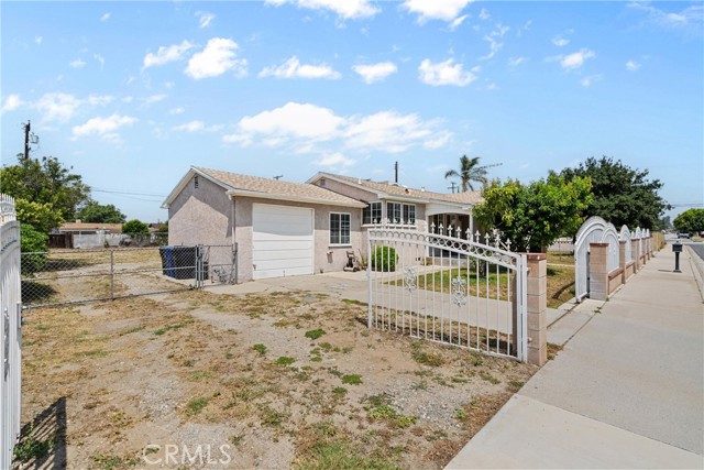 7726 Blanchard Avenue, Fontana CA: https://media.crmls.org/medias/d0c8944a-247a-40b1-84cc-539b16f6be0e.jpg