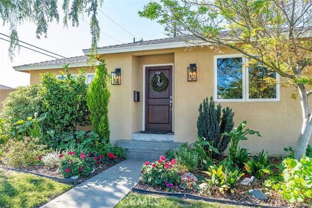 Detail Gallery Image 3 of 46 For 6200 E Fairbrook, Long Beach,  CA 90815 - 3 Beds | 1 Baths