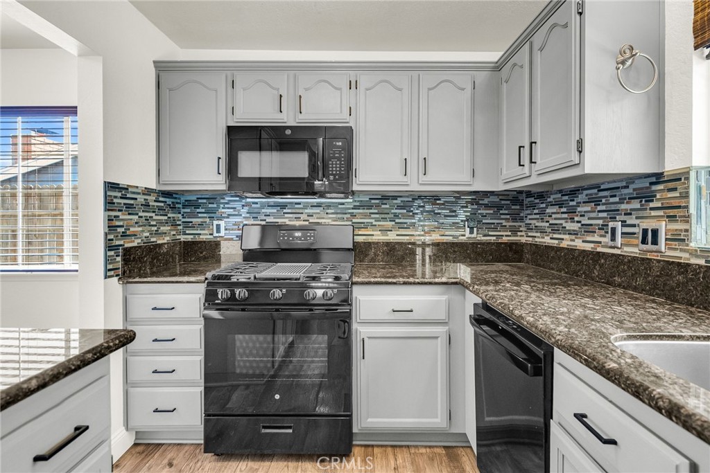https://media.crmls.org/medias/d0c9468a-2107-4f7c-ae52-d93a0a4b7c65.jpg?preset=X-Large