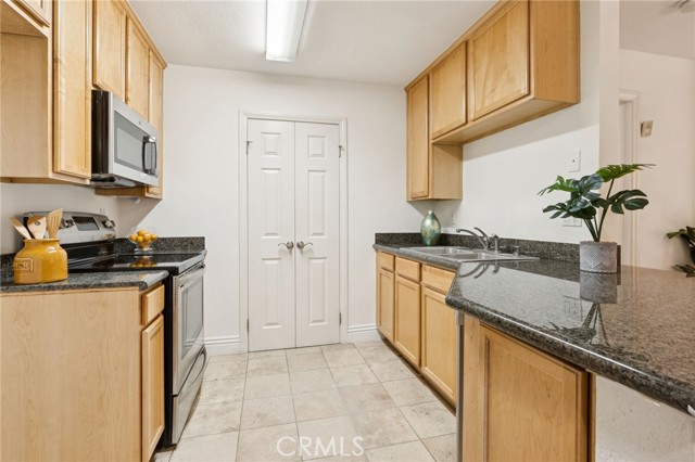 Detail Gallery Image 11 of 34 For 2550 San Gabriel Way #202,  Corona,  CA 92882 - 2 Beds | 2 Baths